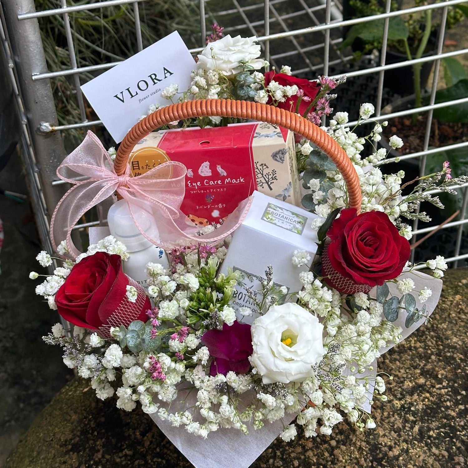 Custom Blooms | Customised Floral Arrangements